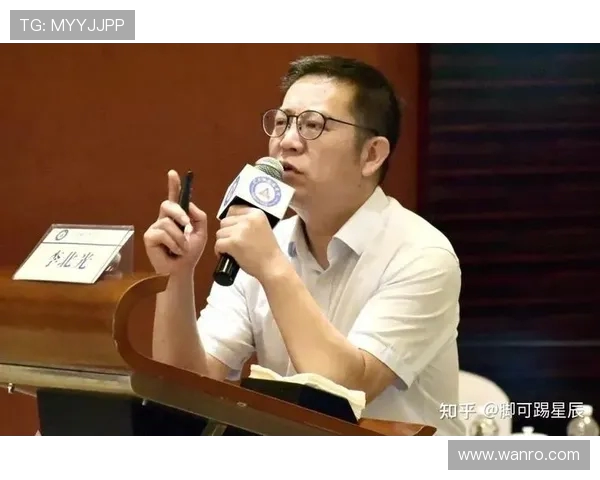 上海羽毛球队转型之路的挑战与机遇探索杯赛背后的故事与未来展望 上海羽毛球队转型之路的挑战与机遇探索杯赛背后的故事与未来展望