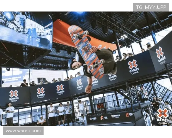 成都滑板精英赛精彩点评：滑板队展现出卓越灵活性与团队默契