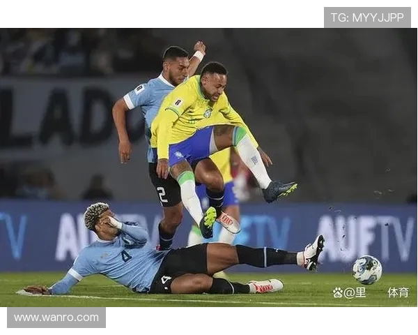 内马尔的足球传奇之路：从巴西小子到全球超级巨星的蜕变与荣耀