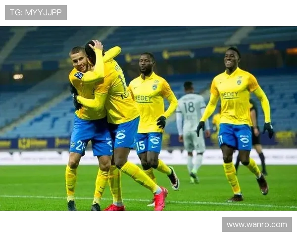 洛里奥与索肖的激烈对决揭示了法甲赛季的竞争格局与球队实力对比 洛里奥与索肖的激烈对决揭示了法甲赛季的竞争格局与球队实力对比