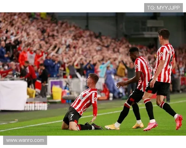 纽卡斯尔主场迎战利物浦双方争夺英超关键三分之战 纽卡斯尔主场迎战利物浦双方争夺英超关键三分之战