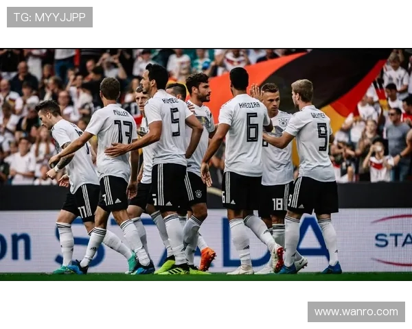 黄健翔解读德国与巴西对决背后的战术博弈与历史渊源