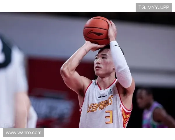 深圳篮球队中路突破革新探索新战术提升球队整体实力与竞争力